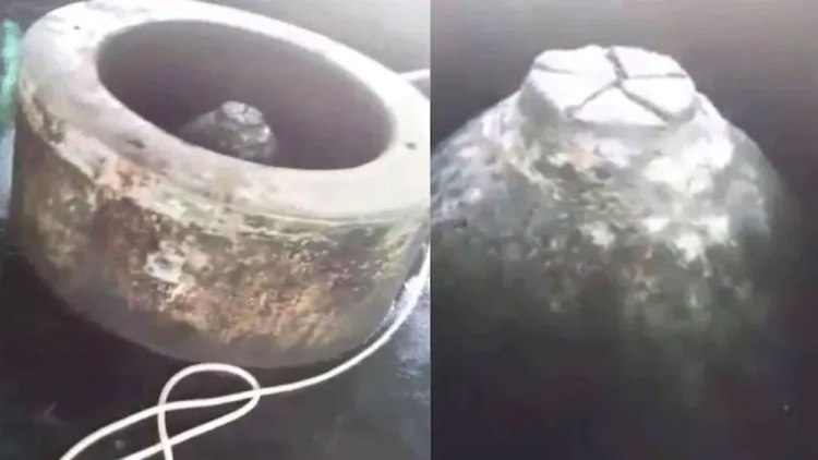 Shiva linga found in a well in Gyanvapi Mosque. According Muslims it is a wazukhana fountain (though there is no water connection and the top nozzle is added recently).