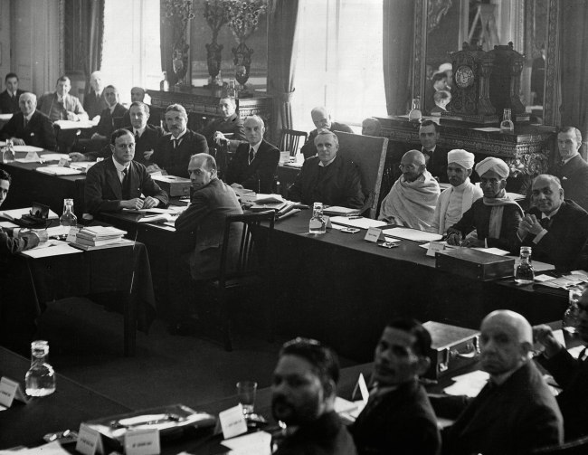 Federal Structure Committee of the India Round Table Conference at the St. James Palace in London, England. Lord Sankey is seen in the chair, with, on his left, Mahatma Gandhi and Pandit Malaviya, will state the Congress case. British Prime Minister Ramsay MacDonald to the right of Mahatma Gandhi, and fourth from the left in the foreground is Dr. B.R. Ambedkar, representative of the "Depressed Classes." (14 September 1931). Federal Structure Committee of the India Round Table Conference at the St. James Palace in London, England. Lord Sankey is seen in the chair, with, on his left, Gandhi and Pandit Malaviya, will state the Congress case. British Prime Minister Ramsay MacDonald to the right of Mahatma Gandhi, and fourth from the left in the foreground is Dr. B. R. Ambedkar, representative of the "Depressed Classes." (14 September 1931).